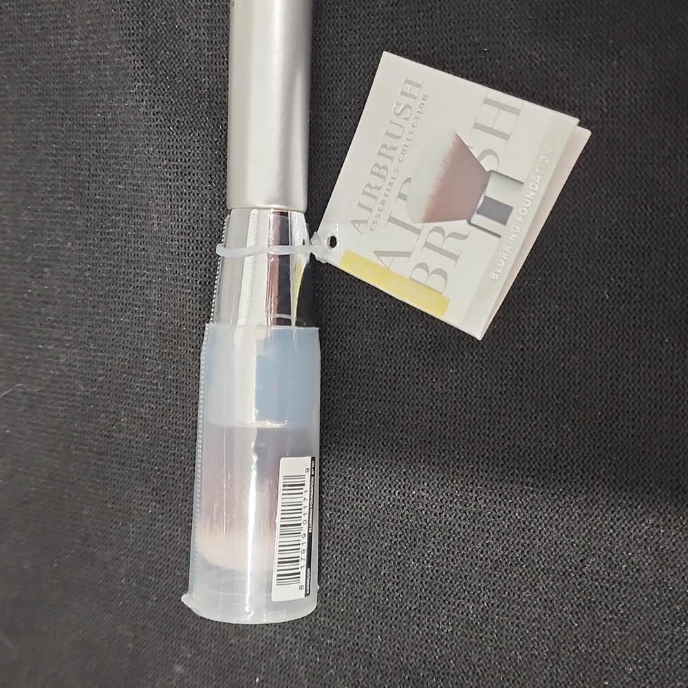 iT Makeup Brush for Liquid, Powder & Cream Foundation. - Picture 5 of 6